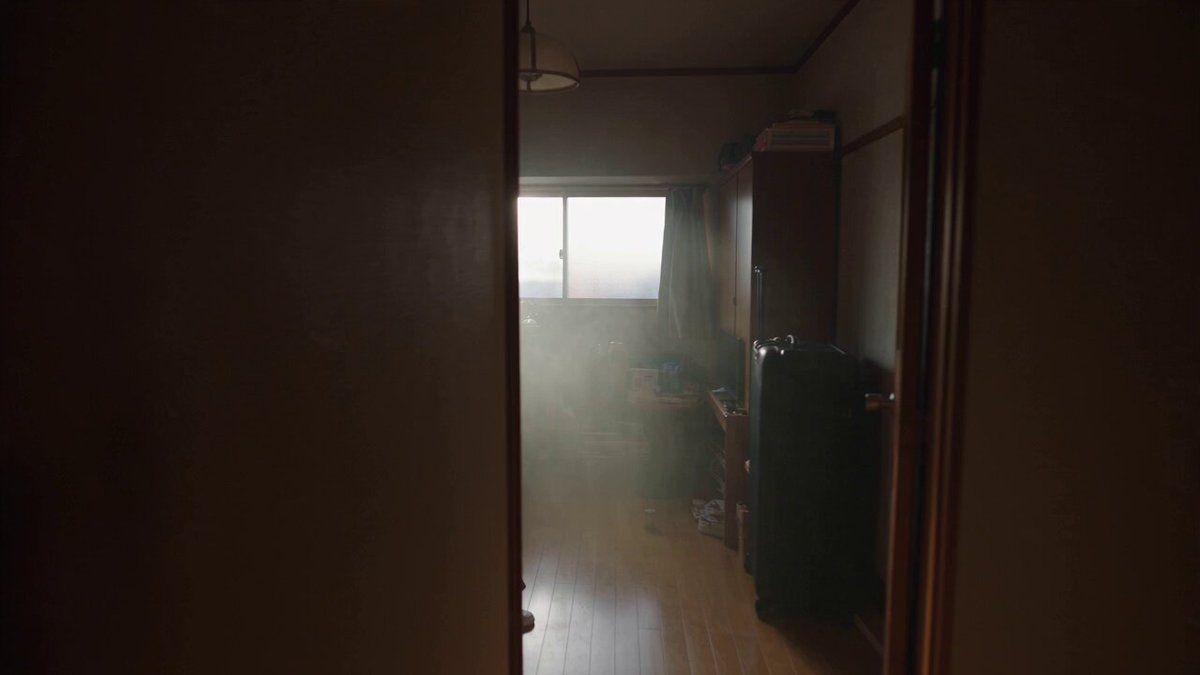 하나의 끊김 없는 연속 핸드헬드 촬영으로 이루어진 30초짜리 초사실적인 남자친구 브이로그 영상을 만든다. 레퍼런스 이미지 속 여성을 주인공으로